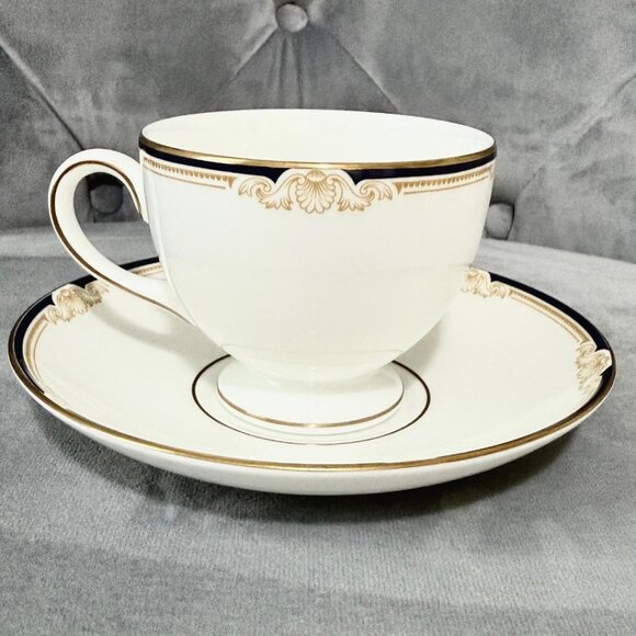 WEDGWOOD CAVENDISH pattern R4680 Cup and Saucer set Made in England Vintage - Picture 3 of 8